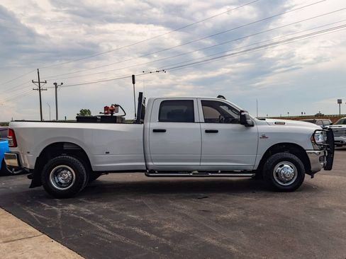 Used 2023 RAM 3500 Tradesman w/ Chrome Appearance Group AWD/4WD image 4