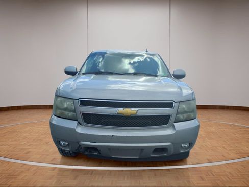 Used 2008 Chevrolet Suburban LT w/ LT Preferred Equipment Group AWD/4WD image 2