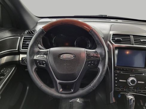 Used 2018 Ford Explorer Platinum image 14