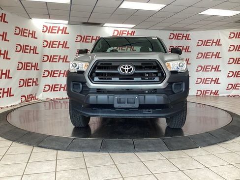 Used 2017 Toyota Tacoma SR AWD/4WD image 2