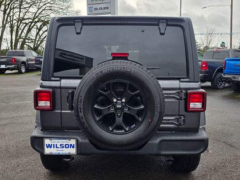 Used 2022 Jeep Wrangler Unlimited Sport image 7