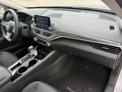Used 2024 Nissan Altima 2.5 SV FWD image 25