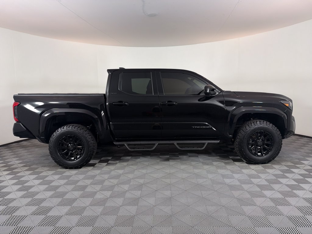 Used 2025 Toyota Tacoma SR5 AWD/4WD image 2