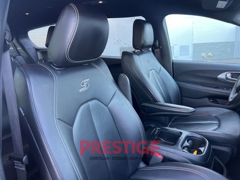 Used 2024 Chrysler Pacifica Limited FWD image 33