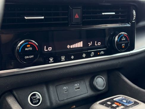 Used 2022 Nissan Rogue SV FWD image 19