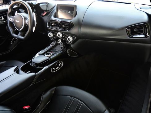 Used 2020 Aston Martin V8 Vantage Coupe RWD image 10