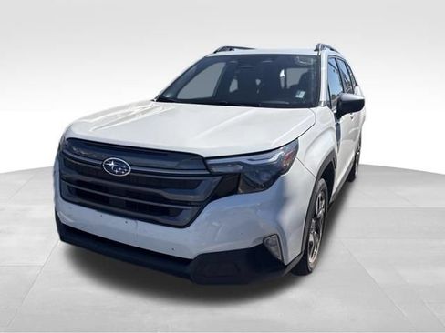 Used 2025 Subaru Forester Premium AWD/4WD image 3