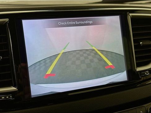 Certified 2024 Chrysler Pacifica Touring-L image 21