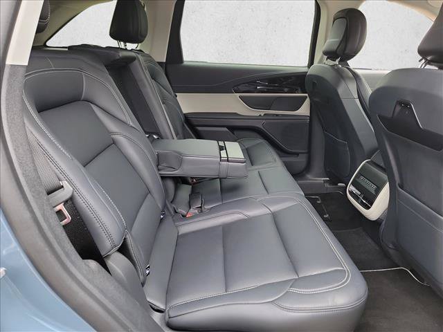 Used 2025 Lincoln Nautilus Premier AWD/4WD image 16