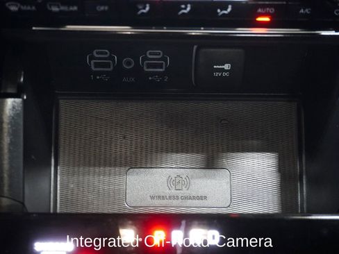 Used 2024 Jeep Grand Cherokee Limited w/ Luxury Tech Group II image 18