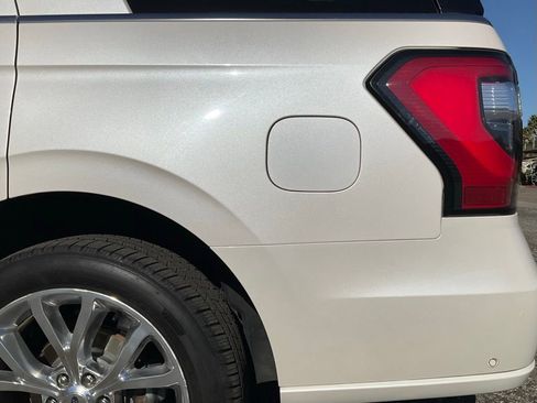 Used 2018 Ford Expedition Platinum image 13