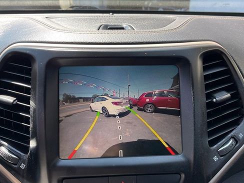 Used 2017 Jeep Cherokee Latitude w/ True North Edition image 17