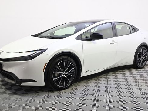 Used 2024 Toyota Prius XLE image 2