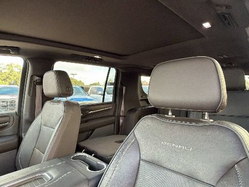 Used 2022 GMC Yukon XL Denali w/ Denali Premium Package RWD image 16