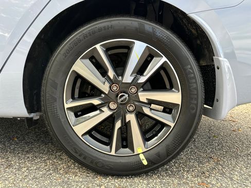 New 2025 Nissan Versa SV w/ Trunk Package image 19