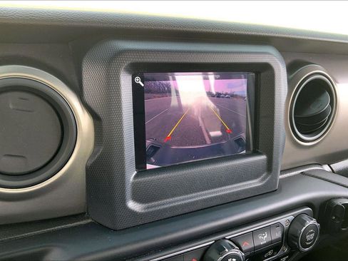 Used 2021 Jeep Gladiator Sport image 19