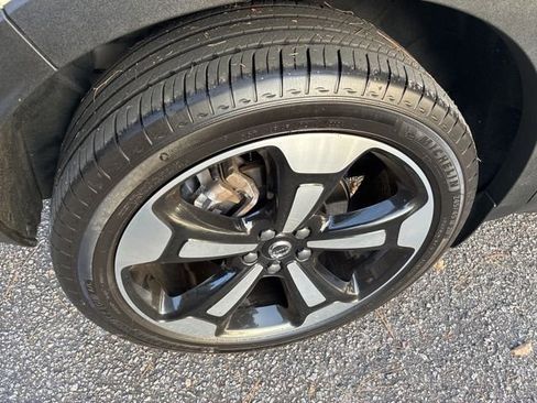 Used 2022 Volvo XC40 T5 Momentum w/ Premium Package image 15