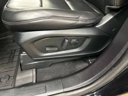 Used 2023 Ford Explorer XLT w/ Equipment Group 202A AWD/4WD image 12