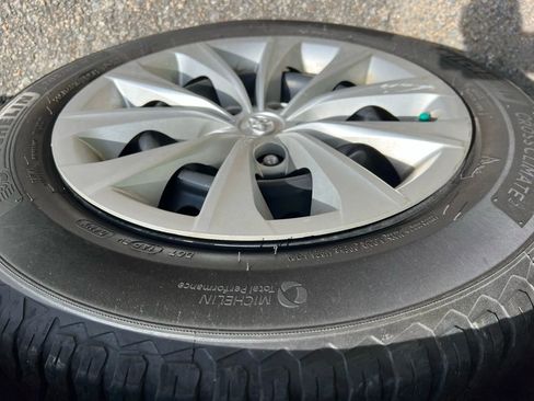 Used 2017 Toyota Camry LE image 28