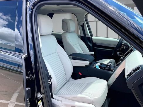 Certified 2025 Land Rover Discovery Dynamic SE AWD/4WD image 7