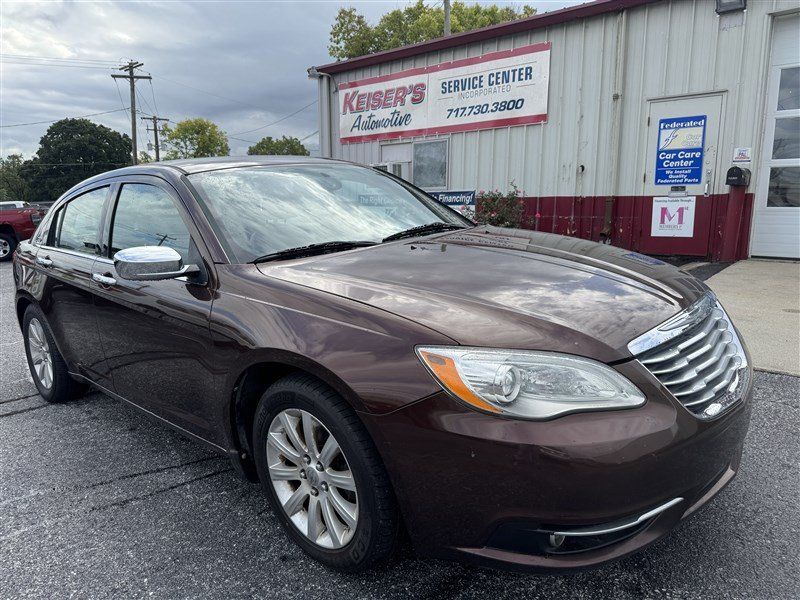 Used 2013 Chrysler 200 Limited FWD image 2