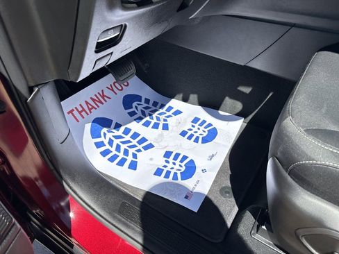 Used 2025 Jeep Grand Cherokee Laredo X w/ Trailer Tow Package image 16