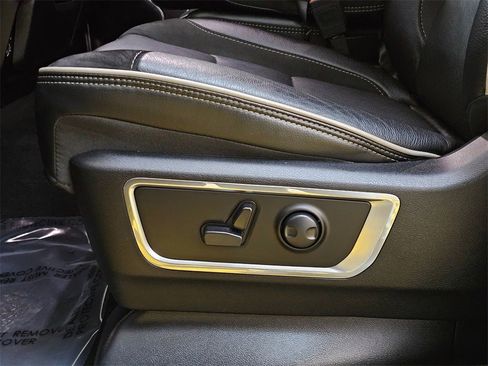 Used 2025 RAM 1500 Laramie image 24