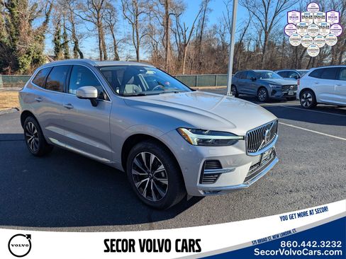 Certified 2023 Volvo XC60 B5 Plus image 3