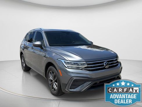 Certified 2022 Volkswagen Tiguan SE FWD image 3
