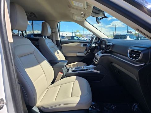 Used 2023 Ford Explorer XLT AWD/4WD image 10