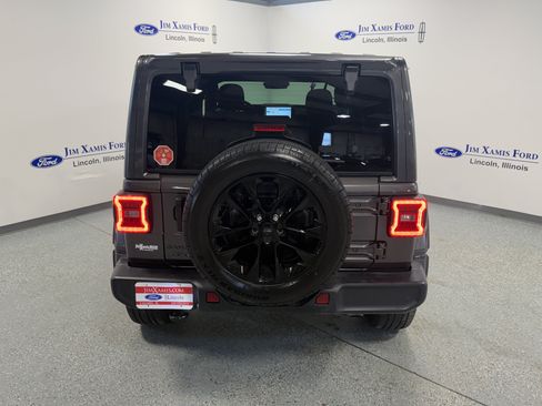 Used 2025 Jeep Wrangler Unlimited Sahara w/ Safety Group AWD/4WD image 33
