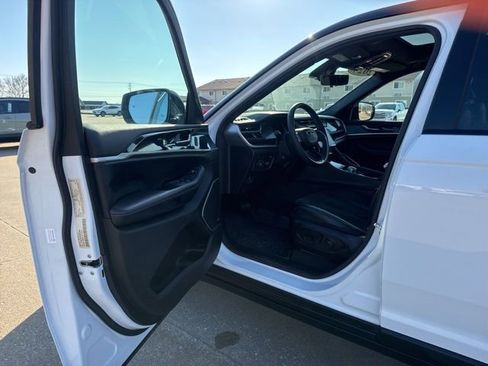 Used 2024 Jeep Grand Cherokee Trailhawk w/ Luxury Tech Group III image 9