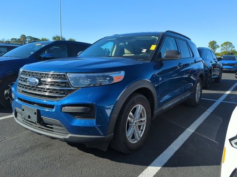 Used 2020 Ford Explorer XLT image 3