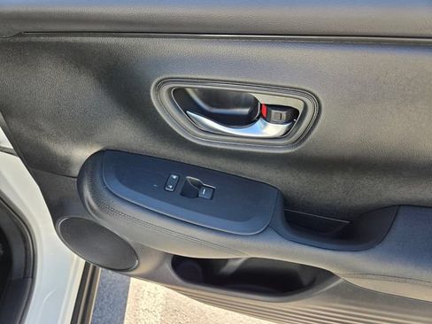 Certified 2023 Honda HR-V LX image 24