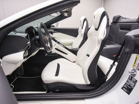 Used 2024 Ferrari Roma Spider image 20