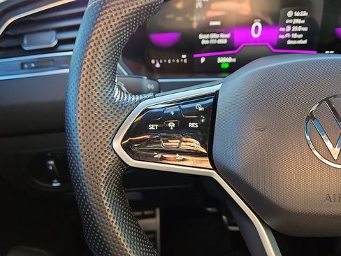 Certified 2023 Volkswagen Tiguan SE R-Line image 17