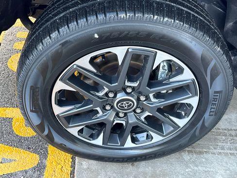 Used 2023 Toyota Tundra Limited image 7