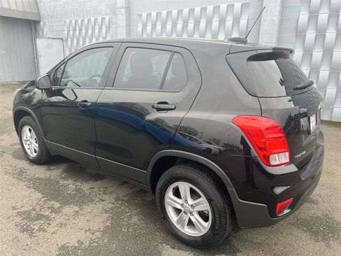 Used 2019 Chevrolet Trax LS w/ LPO, Cargo Package image 8