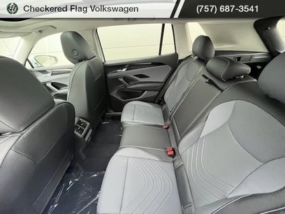 New 2025 Volkswagen Tiguan SE