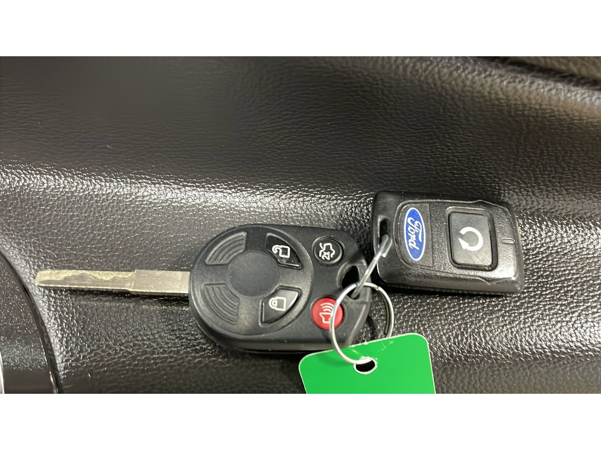 Used 2018 Ford Escape SEL w/ Ford Safe & Smart Package FWD image 19