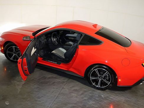Used 2024 Ford Mustang Premium image 5
