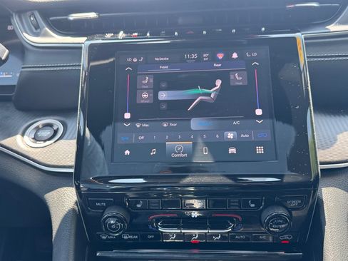 Certified 2023 Jeep Grand Cherokee L Altitude AWD/4WD image 16