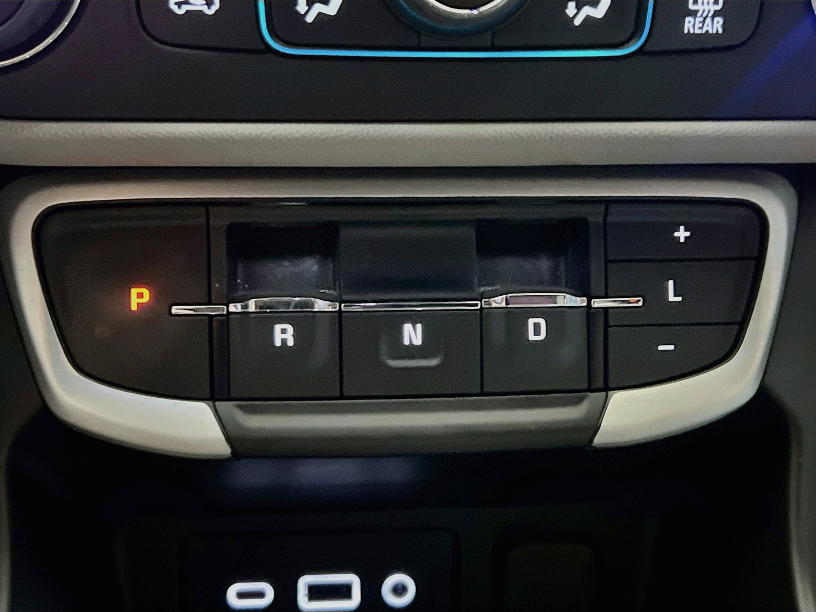 Used 2023 GMC Terrain SLE w/ Driver Convenience Package FWD image 12