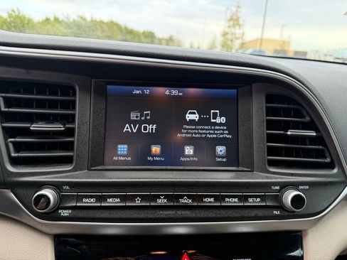 Used 2019 Hyundai Elantra SEL image 17