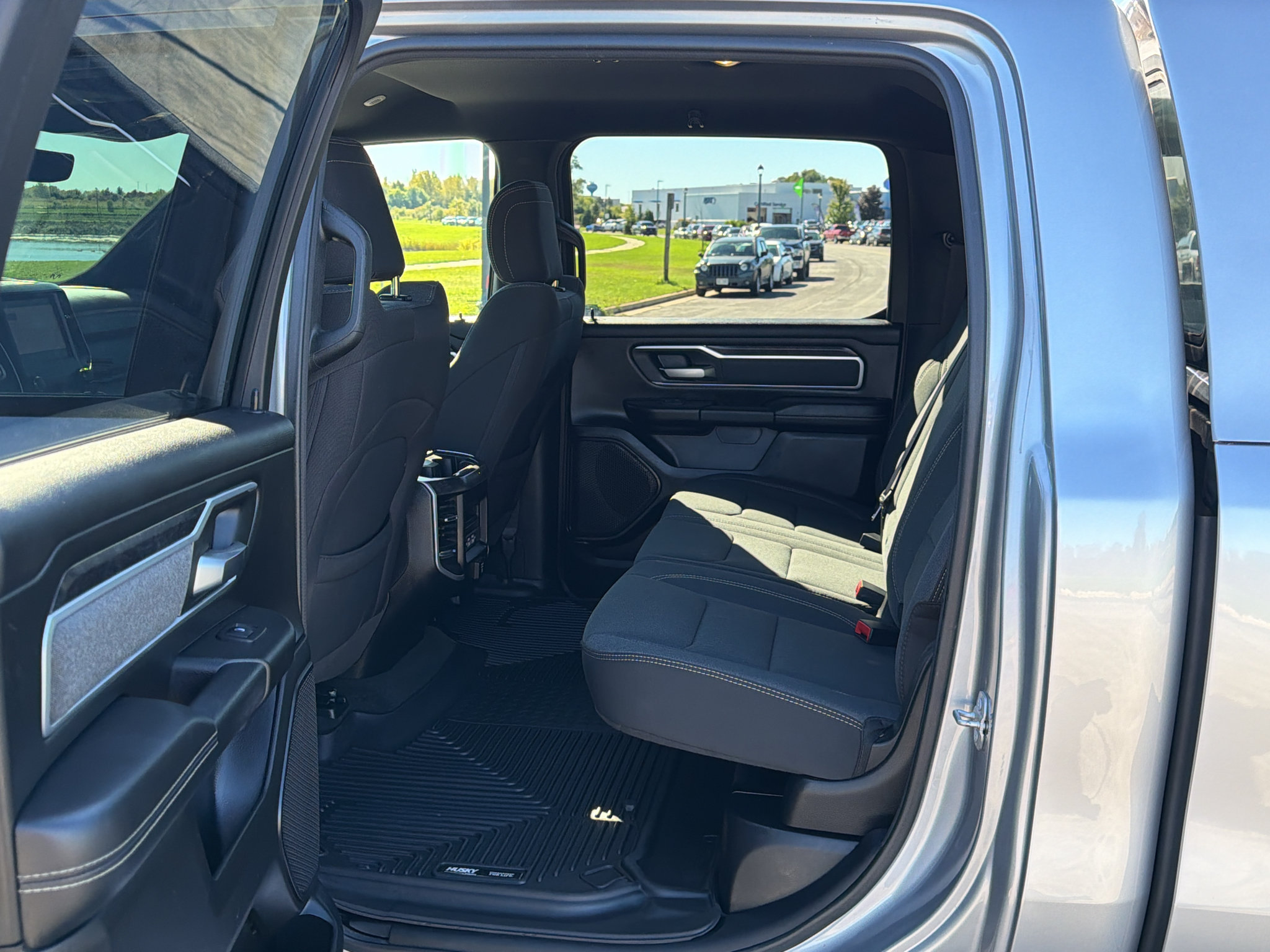 Used 2022 RAM 1500 Big Horn AWD/4WD image 32