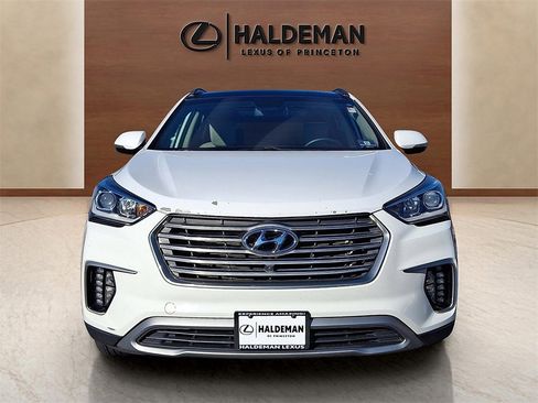 Used 2017 Hyundai Santa Fe SE image 2