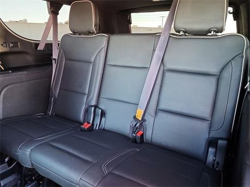 Used 2021 GMC Yukon XL SLT w/ SLT Premium Package image 16