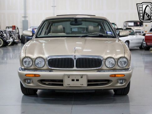 Used 2001 Jaguar XJ8 image 2