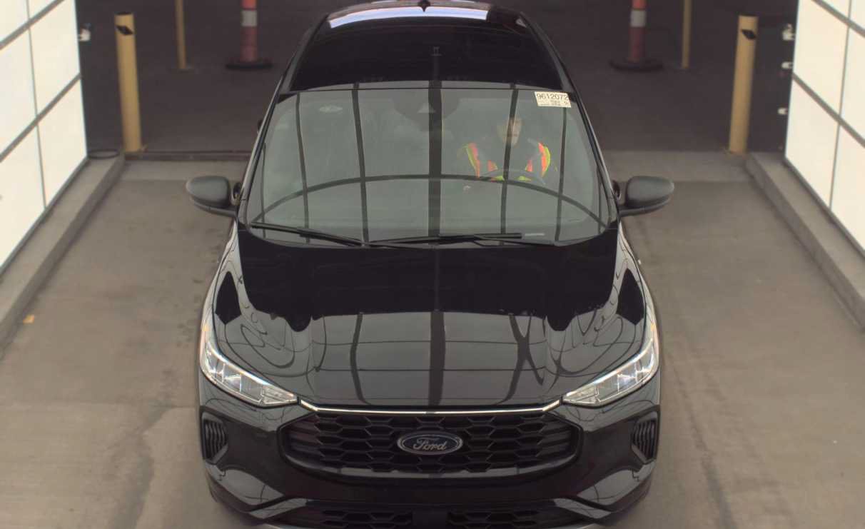 Used 2023 Ford Escape ST-Line w/ Tech Pack #1 AWD/4WD image 2