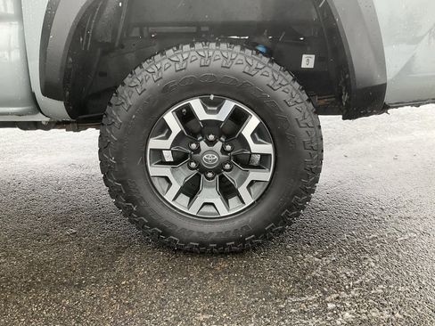 Used 2020 Toyota Tacoma TRD Off-Road image 21